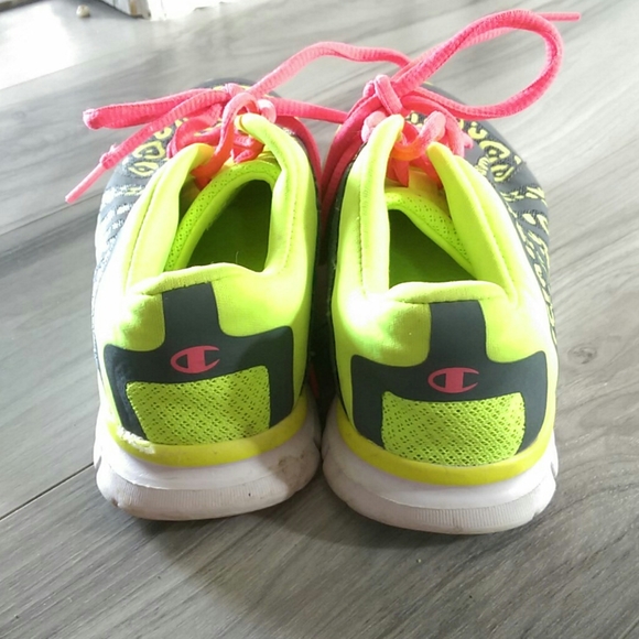 💥3/$35- Champion sneakers Sz 2 - Picture 3 of 6